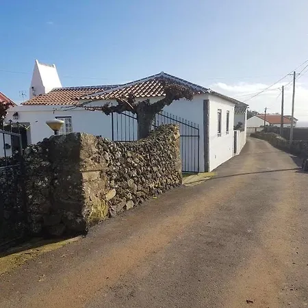 Dom wakacyjny Charming House In Sao Mateus Sao Mateus da Calheta